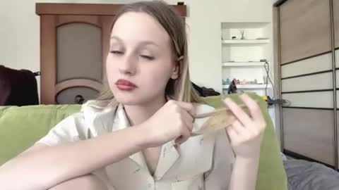 Nina online show from April 22, 10:33 am