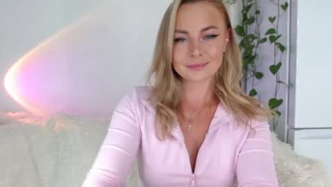 tokens_are_sexy online show from August 5, 9:45 pm