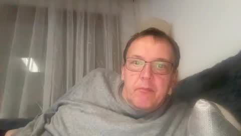 Tom online show from December 2, 3:54 pm