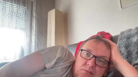 Tom online show from March 7, 2:34 pm