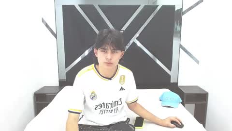 tom_0002 online show from October 31, 9:26 pm