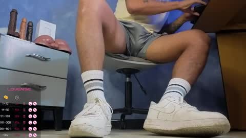 Tom online show from March 28, 2:40 pm