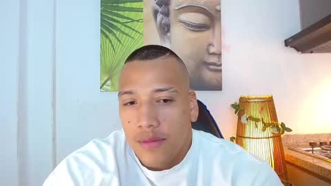 Snapshot of tom_muscle1 chatting on February 25, 6:01 pm Tom muscle1 online show from February 25, 6:01 pm