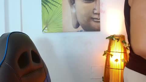 Snapshot of tom_muscle1 chatting on February 13, 12:11 pm Tom muscle1 online show from February 13, 12:11 pm