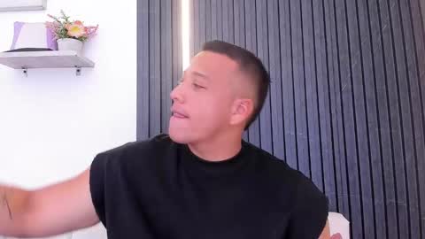 Snapshot of tom_muscle1 chatting on September 24, 12:01 pm Tom muscle1 online show from September 24, 12:01 pm