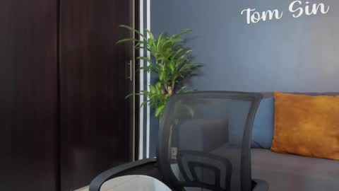 Tom Sin online show from February 11, 9:35 pm