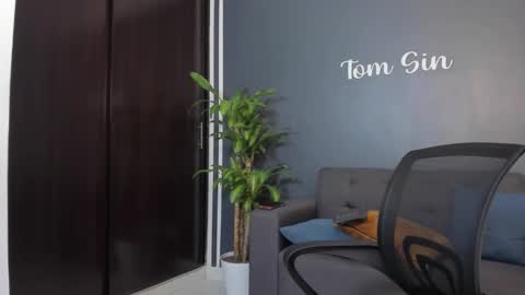 Tom Sin online show from January 6, 2:58 pm