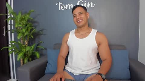 Tom Sin online show from December 3, 8:44 pm