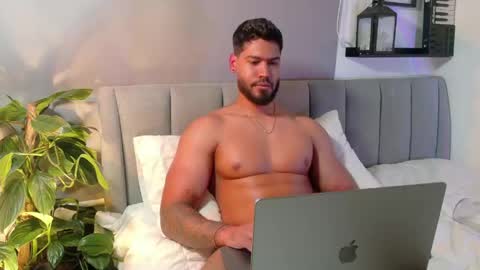 Tomas Ferrer online show from June 10, 2:33 am