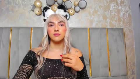 Snapshot of tomlondon_ chatting on February 19, 5:49 pm   online show from February 19, 5:49 pm