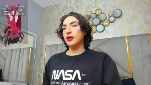 Snapshot of tomlondon_ chatting on February 25, 11:32 am   online show from February 25, 11:32 am