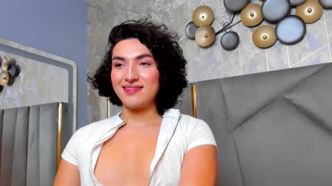 Snapshot of tomlondon_ chatting on February 18, 2:49 pm   online show from February 18, 2:49 pm