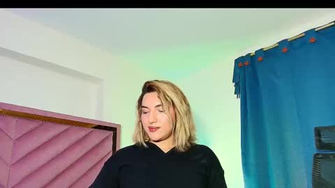 Snapshot of tomlondon_ chatting on October 2, 12:37 pm   online show from October 2, 12:37 pm