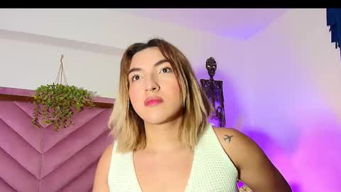 Snapshot of tomlondon_ chatting on October 10, 12:33 pm   online show from October 10, 12:33 pm