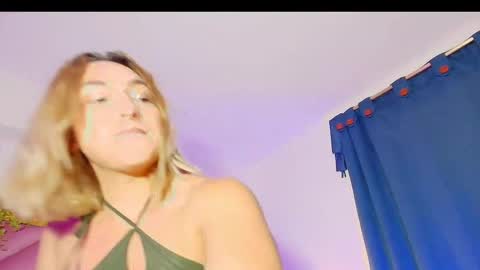 Snapshot of tomlondon_ chatting on October 18, 6:01 pm   online show from October 18, 6:01 pm