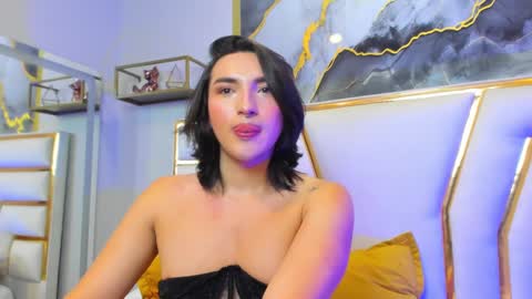 Snapshot of tomlondon_ chatting on March 5, 2:45 pm   online show from March 5, 2:45 pm