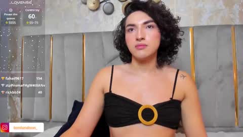 Snapshot of tomlondon_ chatting on February 20, 5:52 pm   online show from February 20, 5:52 pm