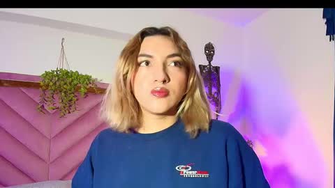 Snapshot of tomlondon_ chatting on October 8, 12:22 pm   online show from October 8, 12:22 pm