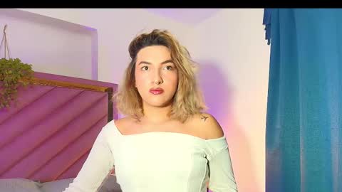 Snapshot of tomlondon_ chatting on October 28, 1:23 pm   online show from October 28, 1:23 pm