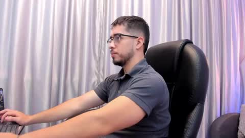 tommas_johnson online show from June 8, 12:39 pm