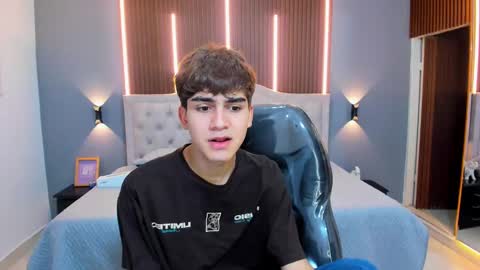 Snapshot of tommy18__ chatting on September 19, 4:05 am Tommy online show from September 19, 4:05 am