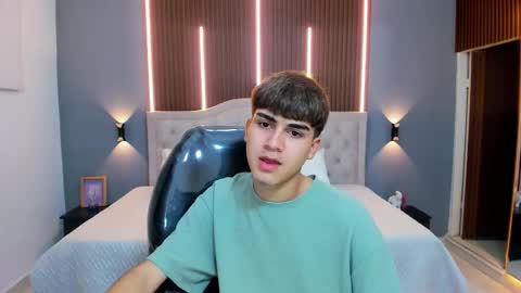 Snapshot of tommy18__ chatting on October 10, 4:51 am Tommy online show from October 10, 4:51 am