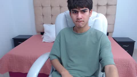 Snapshot of tommy18__ chatting on February 7, 10:19 am Tommy online show from February 7, 10:19 am