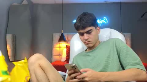 Snapshot of tommy18__ chatting on February 25, 8:47 am Tommy online show from February 25, 8:47 am