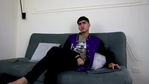Snapshot of tommy18__ chatting on February 16, 6:43 am Tommy online show from February 16, 6:43 am