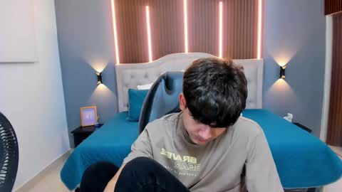 Snapshot of tommy18__ chatting on September 21, 4:38 am Tommy online show from September 21, 4:38 am