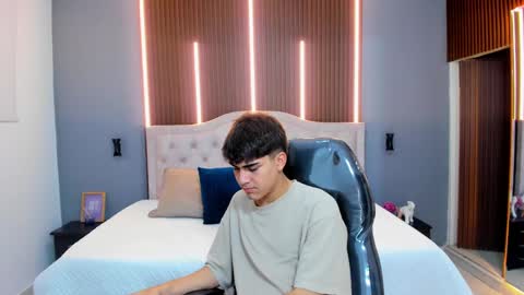 Tommy  online show from October 31, 5:08 am