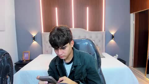 Snapshot of tommy18__ chatting on September 9, 3:39 am Tommy online show from September 9, 3:39 am