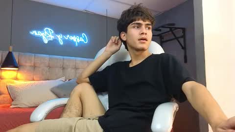 Snapshot of tommy18__ chatting on February 8, 10:07 am Tommy online show from February 8, 10:07 am