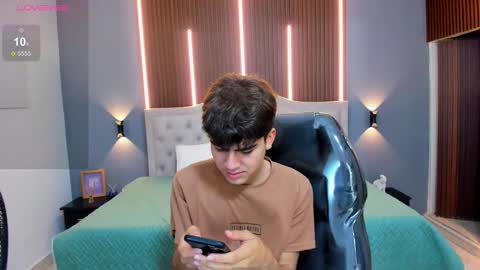 Snapshot of tommy18__ chatting on September 12, 3:52 am Tommy online show from September 12, 3:52 am