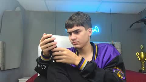 Snapshot of tommy18__ chatting on February 27, 10:11 am Tommy online show from February 27, 10:11 am