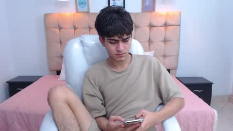 Snapshot of tommy18__ chatting on February 4, 6:46 am Tommy online show from February 4, 6:46 am