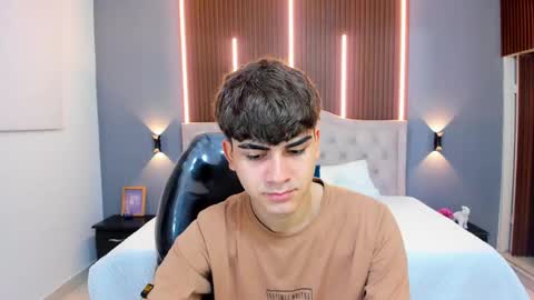 Snapshot of tommy18__ chatting on October 15, 3:43 am Tommy online show from October 15, 3:43 am