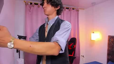 Snapshot of tommy_belline chatting on October 22, 3:21 am TOMMY BELLINE online show from October 22, 3:21 am