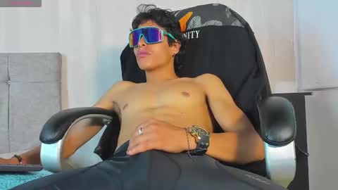 tommyhot7 online show from June 10, 10:41 pm
