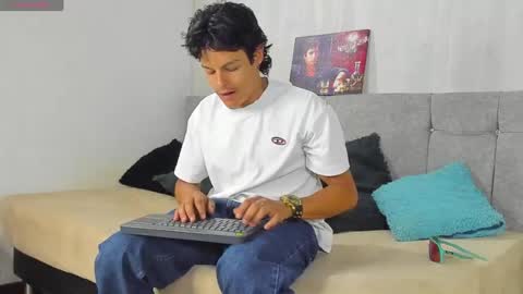 tommyhot7 online show from June 11, 9:02 pm