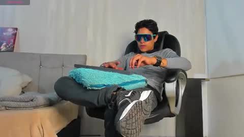 tommyhot7 online show from June 7, 6:57 pm