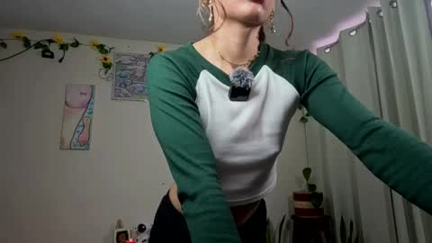 leyla  online show from February 25, 11:58 am