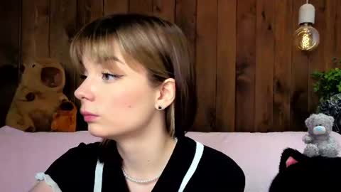 Melissa online show from June 13, 7:57 pm