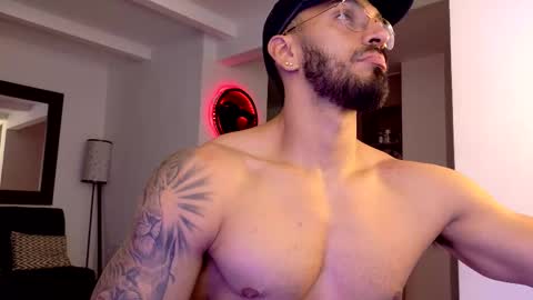 Snapshot of tony_muscle1 chatting on October 6, 12:17 am tony muscle1 online show from October 6, 12:17 am