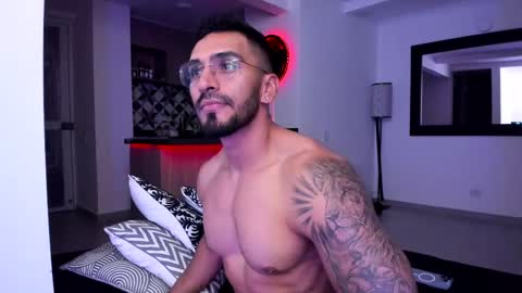 Snapshot of tony_muscle1 chatting on February 25, 1:41 am tony muscle1 online show from February 25, 1:41 am