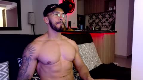 Snapshot of tony_muscle1 chatting on September 21, 11:42 pm tony muscle1 online show from September 21, 11:42 pm