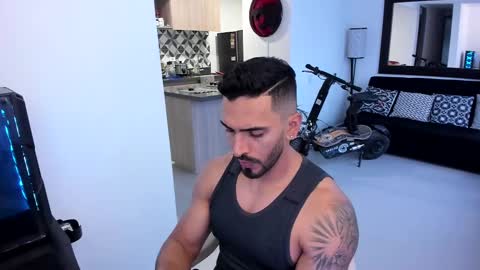 Snapshot of tony_muscle1 chatting on March 5, 10:54 pm tony muscle1 online show from March 5, 10:54 pm