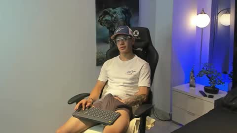 tony_petrov online show from October 5, 5:38 am