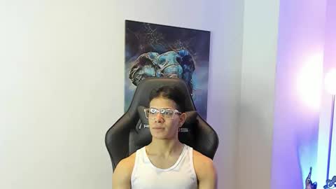 tony_petrov online show from October 21, 5:23 am