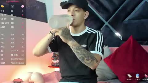 tony_petrov online show from June 11, 6:33 am
